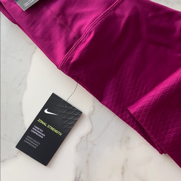 NWT Nike Zonal Strength capri length tights - Picture 6 of 6